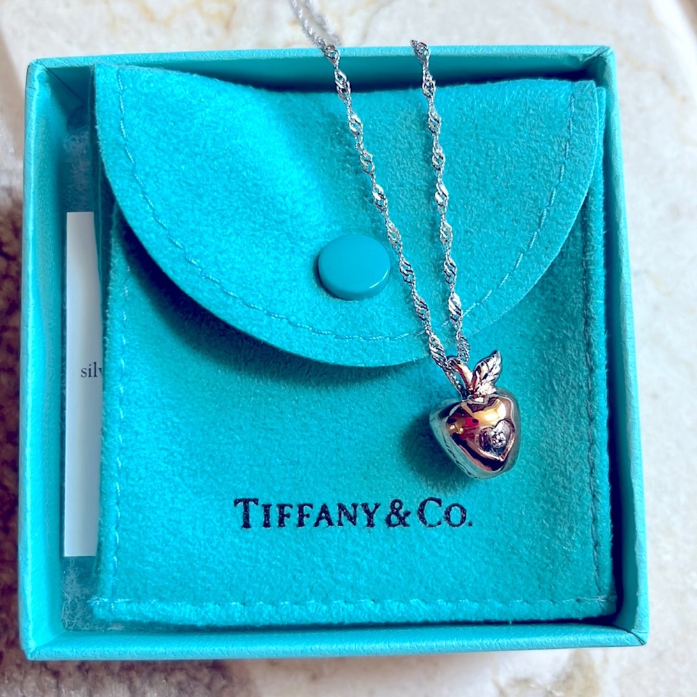 Apple necklace